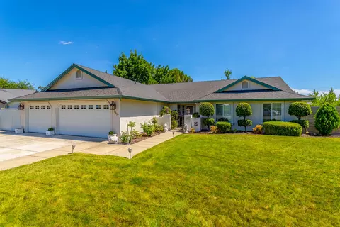 1817 Trailwood Ct, Redding, CA 96003 photo 3