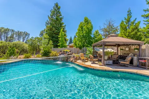 1817 Trailwood Ct, Redding, CA 96003 photo 2