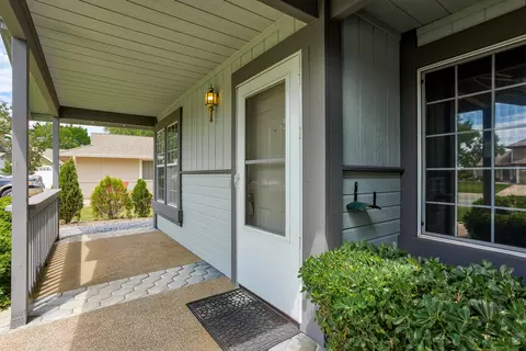 480 Viewpoint Dr, Redding, CA 96003 photo 2