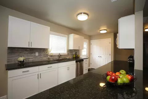 2236 Washington Ave, Redding, CA 96001 photo 2