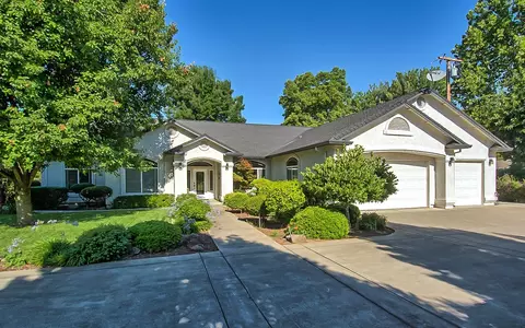 6420 Lucerne Ct, Redding, CA 96001 photo 1