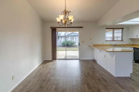 3675 Lake Forest Dr, Redding, CA 96003 photo 7