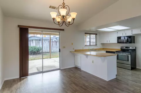 3675 Lake Forest Dr, Redding, CA 96003 photo 6