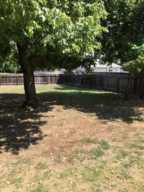 3048 Sacramento Dr, Redding, CA 96001 photo 8