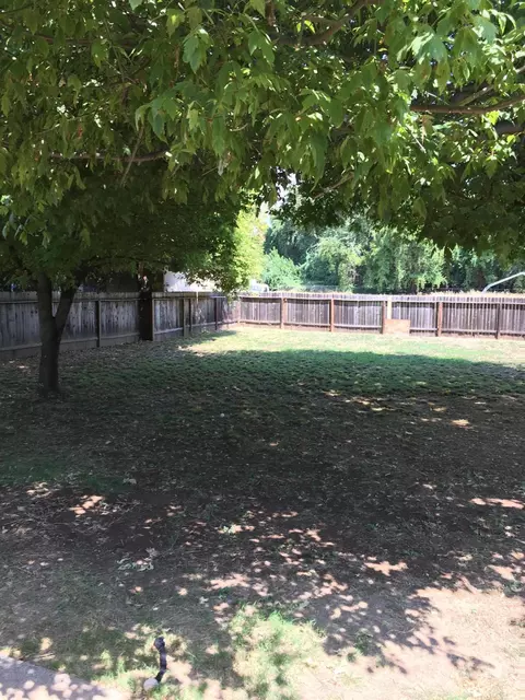 3048 Sacramento Dr, Redding, CA 96001 photo 9