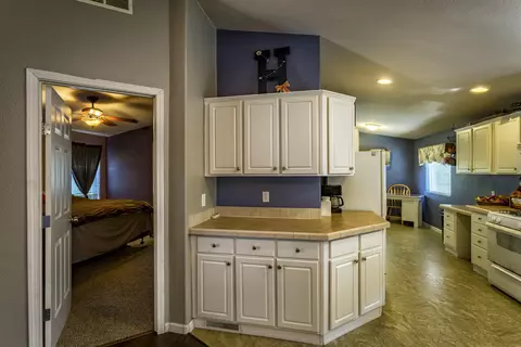 22142 Ravine Ct, Redding, CA 96003 photo 8