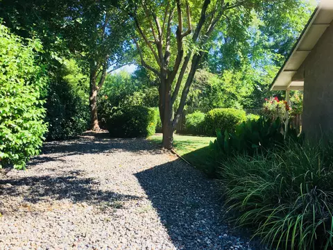 2854 Cobblestone Loop, Anderson, CA 96007 photo 5