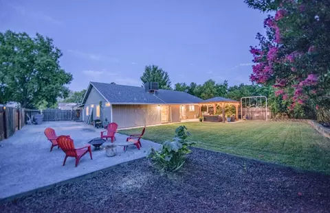 1590 Purple Way, Redding, CA 96003 photo 3
