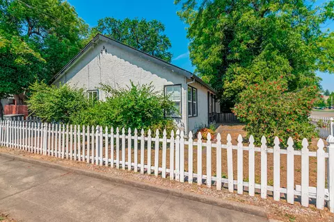 905 Parkview Ave, Redding, CA 96001 photo 29