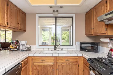 1179 Edgewood Dr, Redding, CA 96003 photo 9