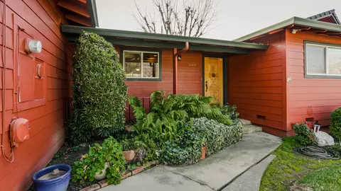 1803 Manchester Dr, Redding, CA 96002 photo 1