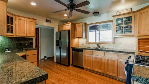 1803 Manchester Dr, Redding, CA 96002 photo 3