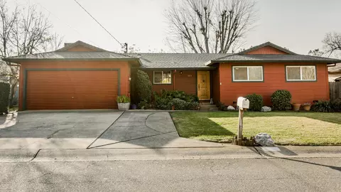 1803 Manchester Dr, Redding, CA 96002 photo 2