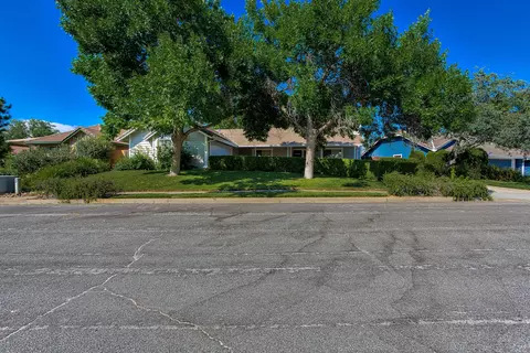 1429 White Water Cir, Redding, CA 96003 photo 2