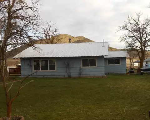 831 E Webb St, Montague, CA 96064 photo 4