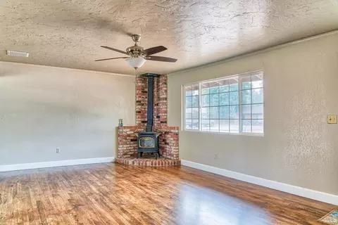 19513 Anna Rd, Anderson, CA 96007 photo 3
