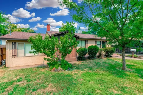 2940 Mahan St, Redding, CA 96001 photo 2