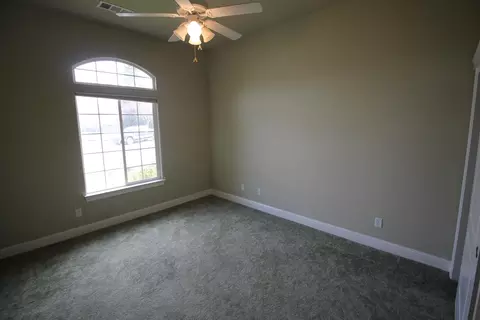 1172 Coggins St, Redding, CA 96003 photo 7