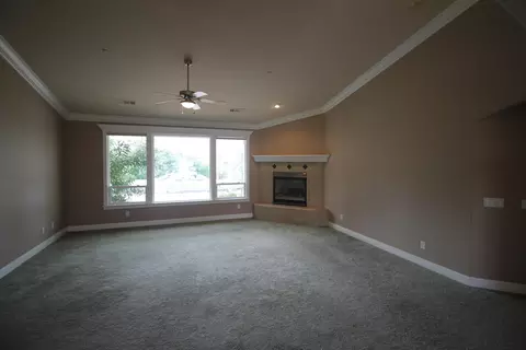 1172 Coggins St, Redding, CA 96003 photo 4