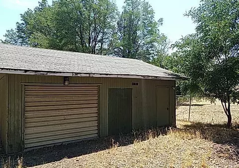 701 Yama St, Yreka, CA 96097 photo 3