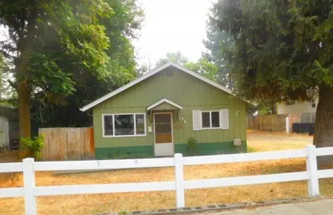 701 Yama St, Yreka, CA 96097 photo 1