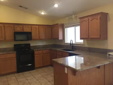 3895 Meadow Oak Way, Redding, CA 96002 photo 5