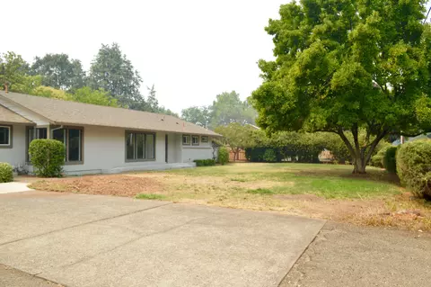 4910 Alta Mesa Dr, Redding, CA 96002 photo 4