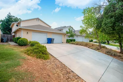 1729 Laurel Ave, Redding, CA 96001 photo 1