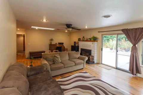 6303 Glen Way, Redding, CA 96001 photo 7