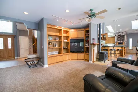 7933 Deer Hollow Ct, Redding, CA 96001 photo 9