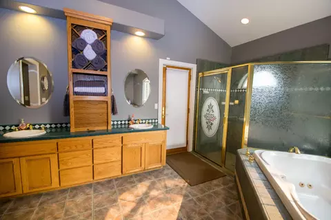 7933 Deer Hollow Ct, Redding, CA 96001 photo 11