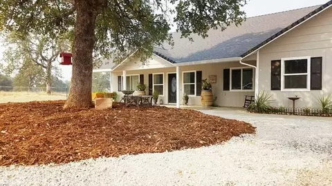10020 Rocking Horse Ln, Redding, CA 96003 photo 1