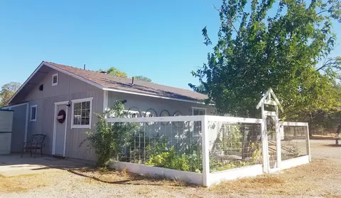 10020 Rocking Horse Ln, Redding, CA 96003 photo 5