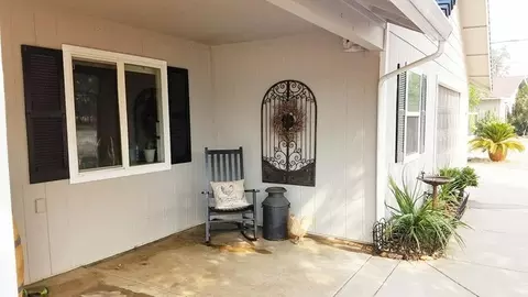 10020 Rocking Horse Ln, Redding, CA 96003 photo 4