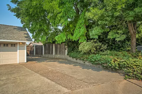 11524 Wales Ct, Redding, CA 96003 photo 2