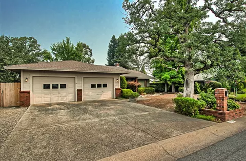 678 Collyer Dr, Redding, CA 96003 photo 3
