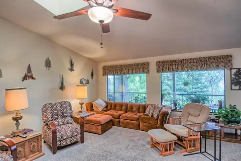 678 Collyer Dr, Redding, CA 96003 photo 9