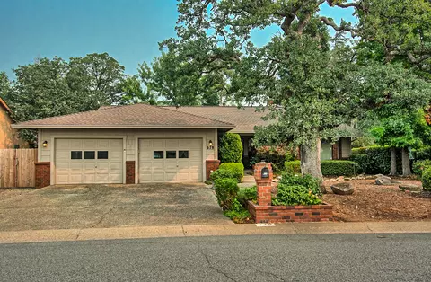 678 Collyer Dr, Redding, CA 96003 photo 2