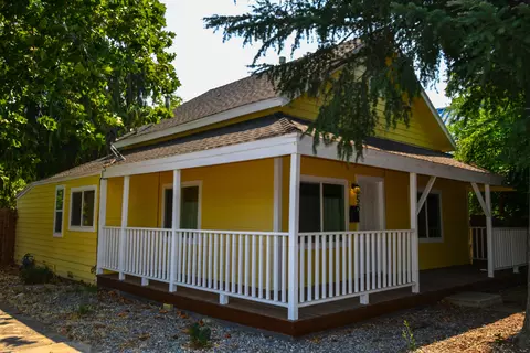 958 Franklin St, Red Bluff, CA 96080 photo 2