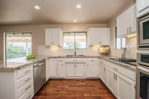 3356 Oakwood Pl, Redding, CA 96001 photo 9