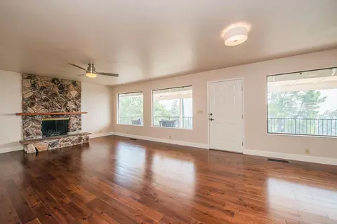 3356 Oakwood Pl, Redding, CA 96001 photo 2