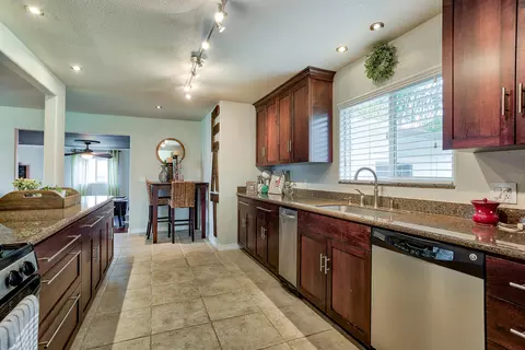 1326 Dusty Ln, Redding, CA 96002 photo 4
