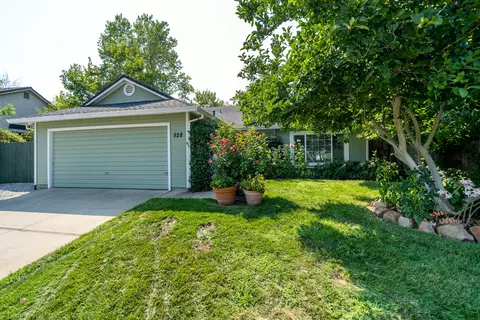 528 Arbuckle Ct, Redding, CA 96003 photo 2