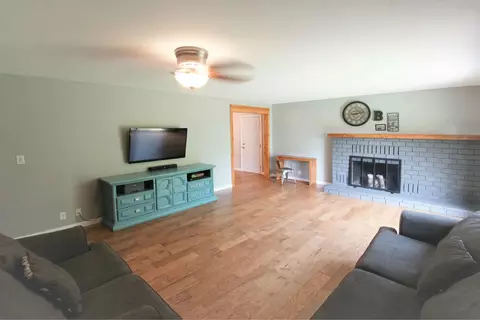 1020 Grissom Ct, Redding, CA 96002 photo 5
