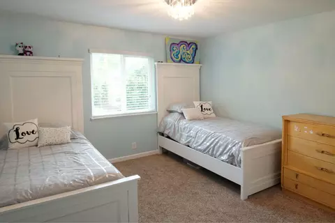 1020 Grissom Ct, Redding, CA 96002 photo 11