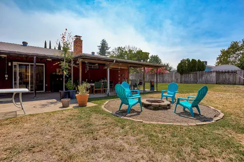 207 Woodcliff Dr, Redding, CA 96003 photo 26