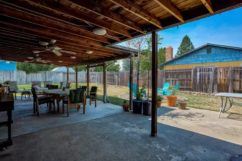 207 Woodcliff Dr, Redding, CA 96003 photo 21