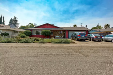 207 Woodcliff Dr, Redding, CA 96003 photo 2
