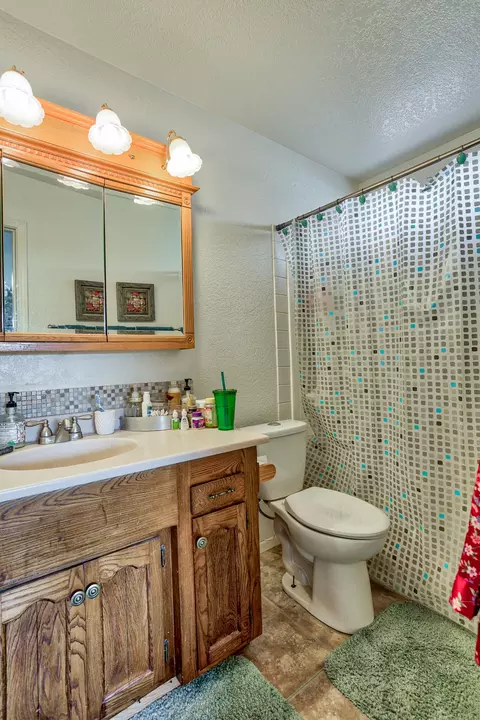 207 Woodcliff Dr, Redding, CA 96003 photo 17