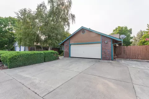 1330 Edgewood Dr, Redding, CA 96003 photo 1